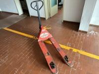 Carvens Pallet Truck 